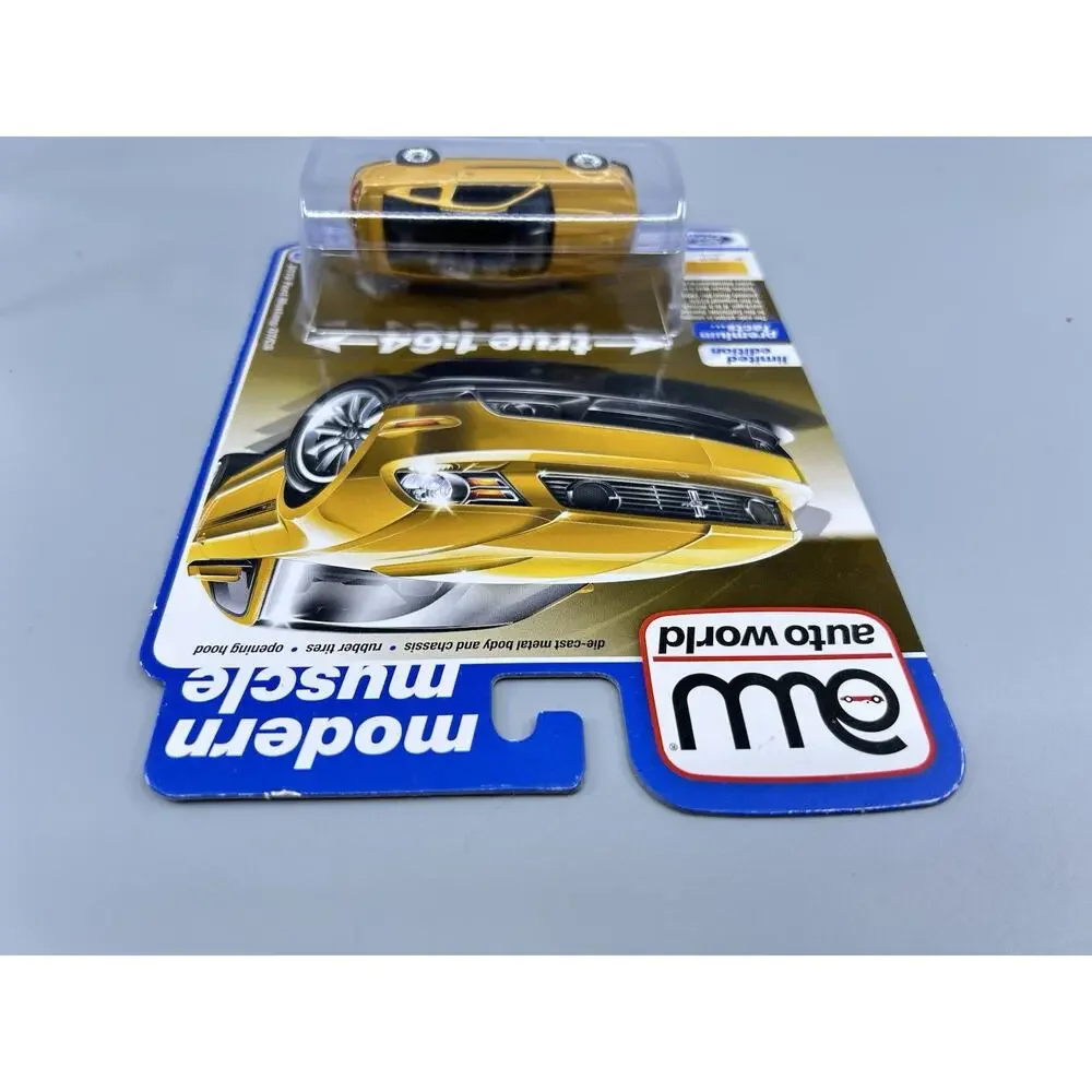 Auto World 2012 FORD Mustang GT/CS Yellow Blaze Modern Muscle Diecast 1:64 NOC